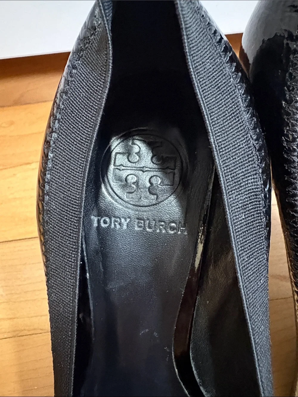 Tory Burch Black Patent Logo Round-Toe Heels 7M